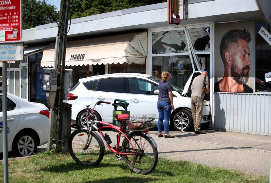 Velika Gorica: Automobilom se zabio u kiosk za izradu ključeva