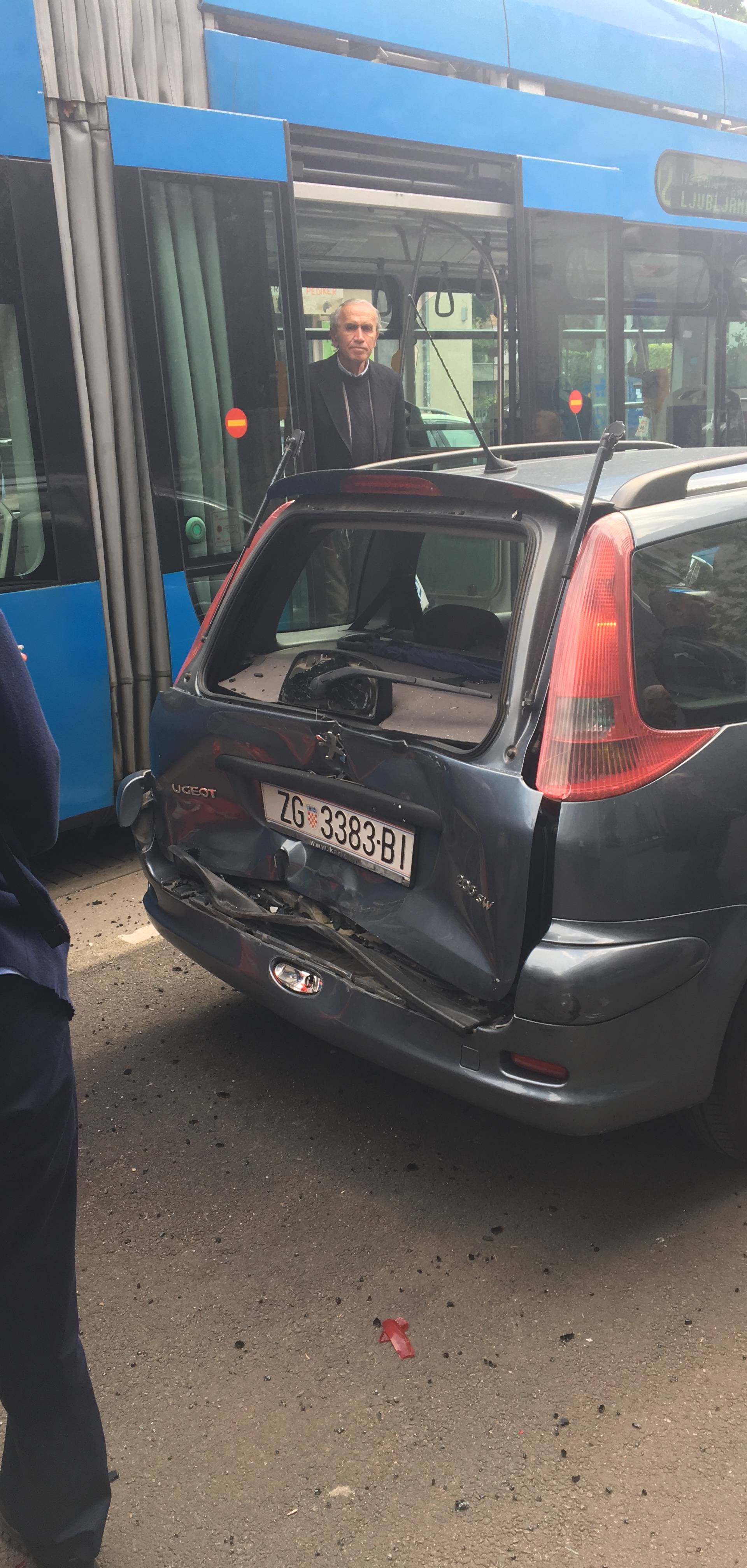 Sudarili se automobil i ZET-ov tramvaj: Nitko nije ozlijeđen...