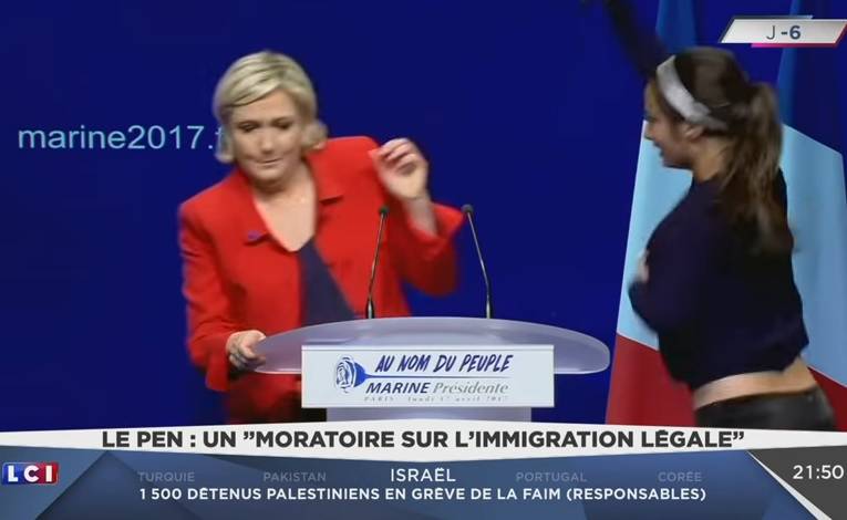 Prosvjednica pokušala buketom udariti Marine Le Pen po glavi