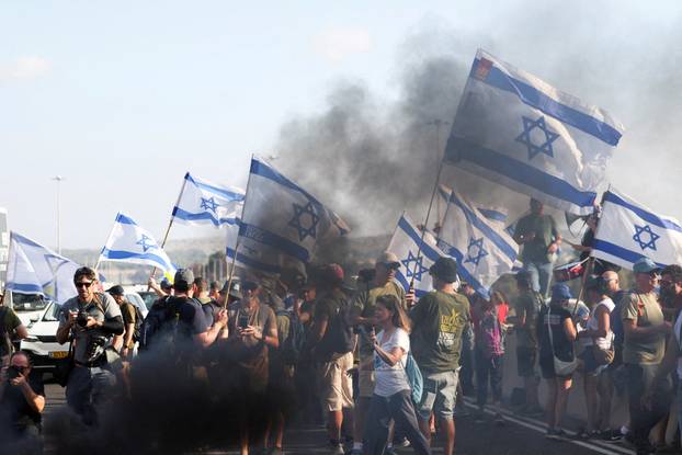 People block Israel's main highway connecting Jerusalem and Tel Aviv near Latrun