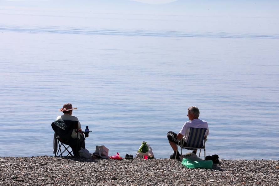 Rijeka: Mnogobrojni Rije?ani na plaži Kantrida