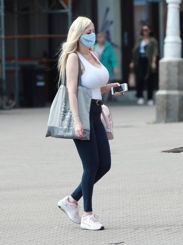 Zagreb: Osebujna djevojka prošetala noseći masku s zanimljivom porukom