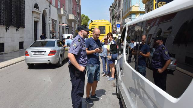 Pula: Gradski taksisti blokirali promet u znak prosvjeda protiv konkurencije