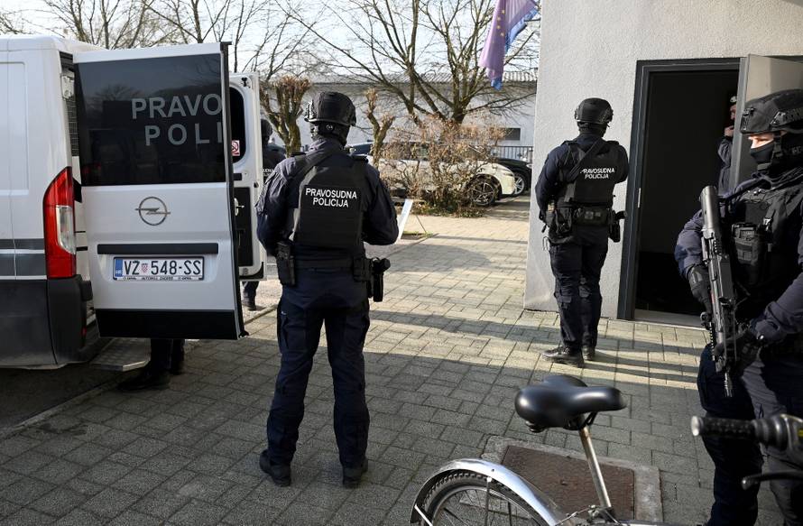 Varaždin: Srđan Mlađan pod jakim policijskim osiguranjem dolazi na Županijski sud