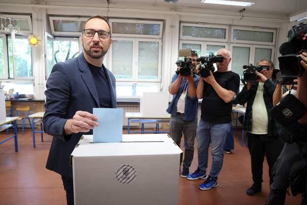 Zagreb: Kandidat za gradonačelnika Tomislav Tomašević glasovao u drugom krugu lokalnih izbora