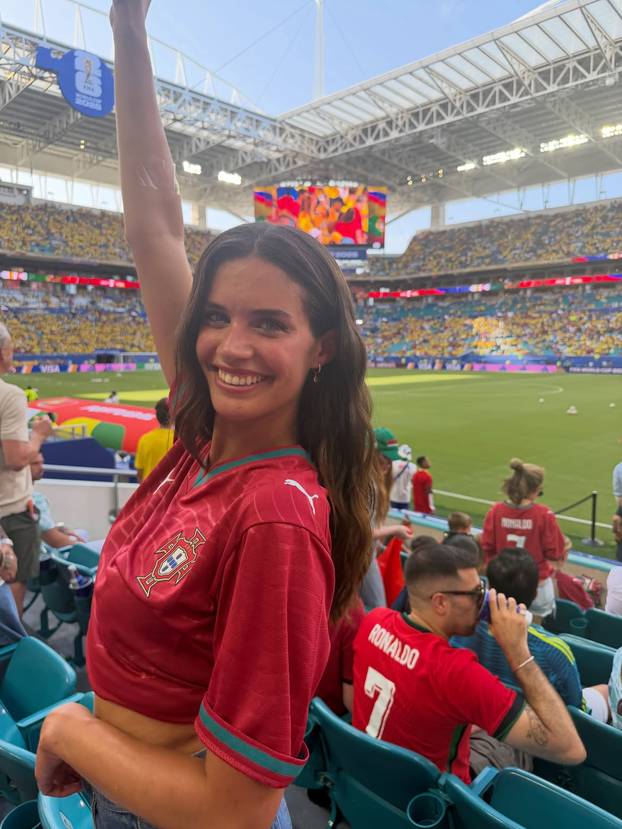 FOTO Slavna 'anđelica' priznala da se voli skinuti do kraja: 'Na kraju dana, svi smo goli rođeni'