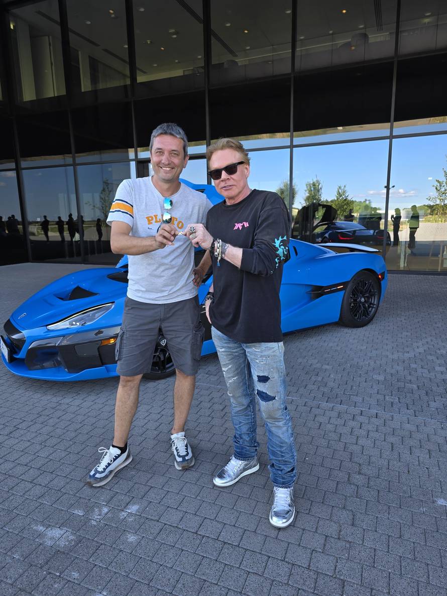 Axl Rose stigao u Lijepu Našu: 'Oduševili su ga vino i mjesto, a posebno mamini slanci i rajčica'