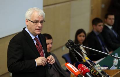 Josipović: I dalje ima onih  koji se previše oslanjaju na državu