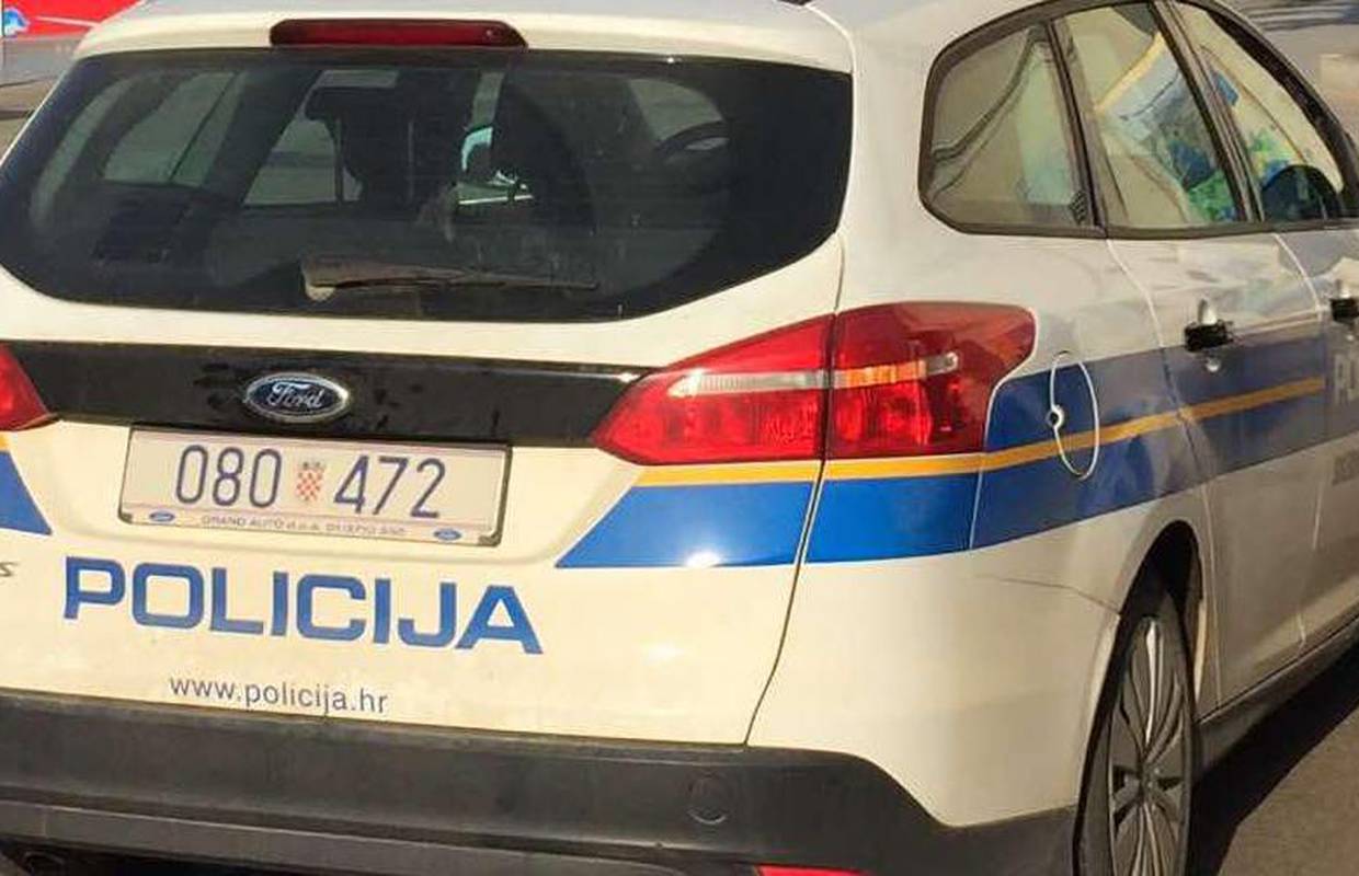 Poginuo 25-godišnjak u Trnjanima: Automobilom je udario u stablo i vodocrpilište