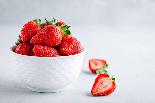 Fresh,Ripe,Delicious,Strawberries,In,A,White,Bowl,On,A