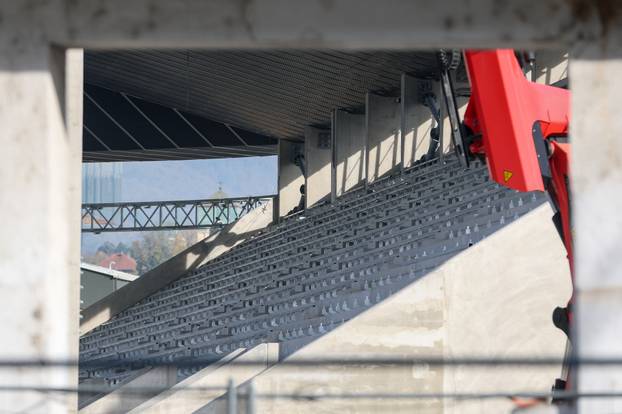 Zagreb: Počelo postavljanje stolica na sjevernoj tribini stadiona u Kranjčevićevoj