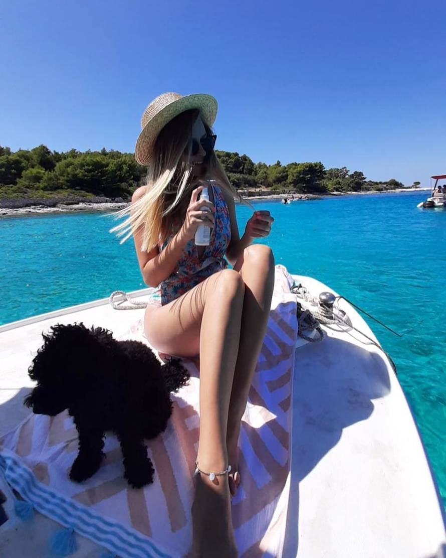 Estradnjaci se ne odvajaju od ljubimaca: 'Najbolje društvo...'