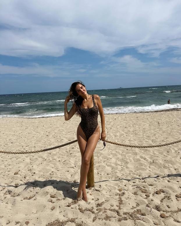 FOTO Njoj ljeto još traje! Tatjana Dragović pozirala je u badiću...