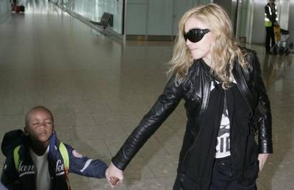 Madonna putuje u Malavi i vodi sina Davida u prvi posjet tati