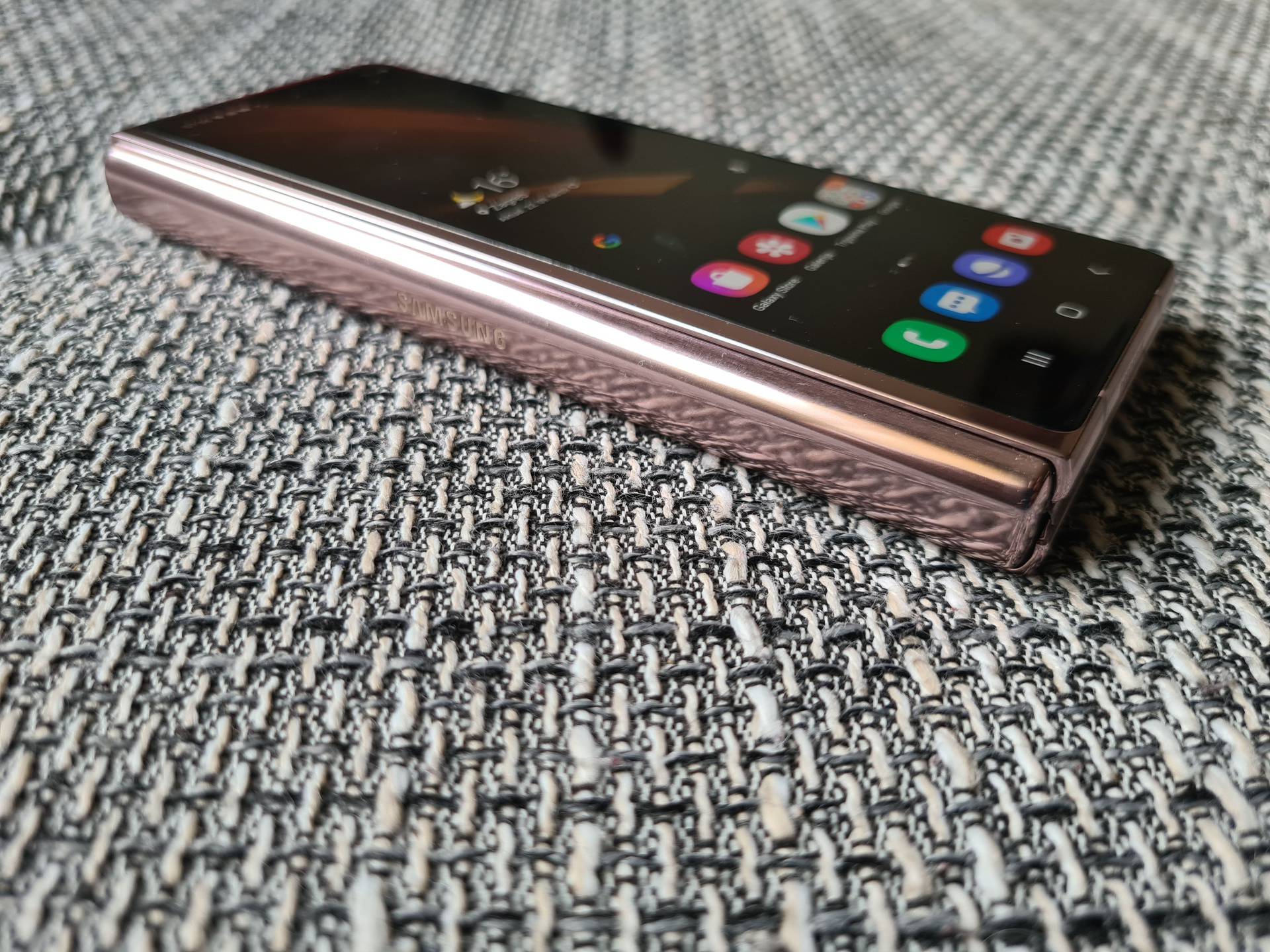 Isprobali smo Samsung Galaxy Z Fold 2: Preklopna uživancija