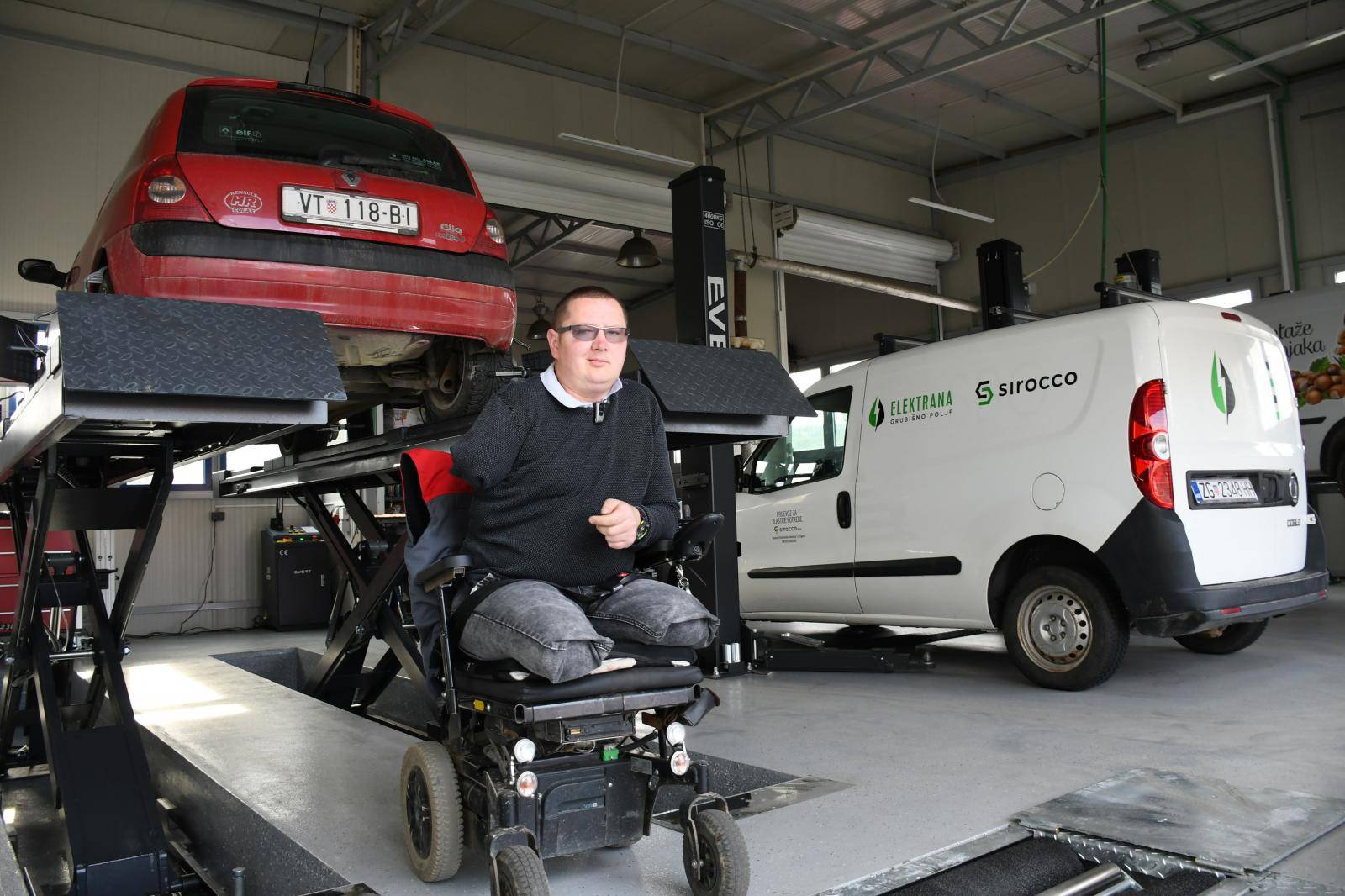 Virovitica: Zvonko Horvat je automehaničar bez ruke i nogu