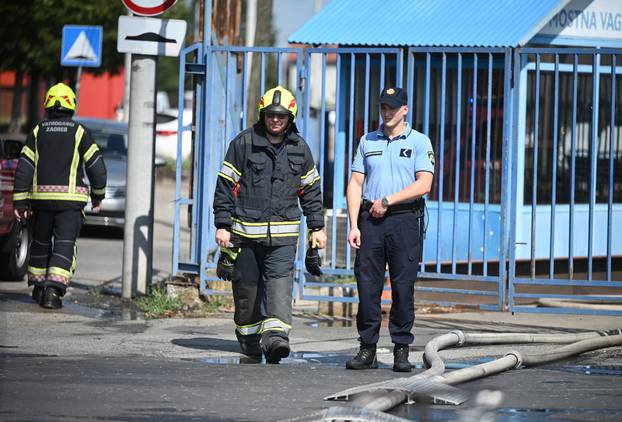 Zagreb: Požar u tvrtki Cezar u Sesvetama