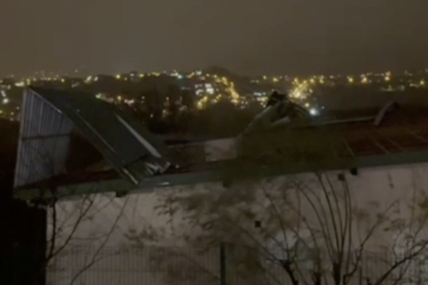 Sna&zcaron;an vjetar otpuhao krov u Zagrebu