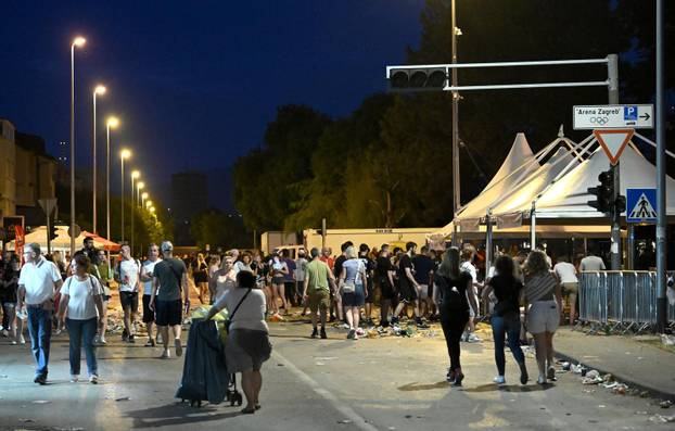 Zagreb: Skupljanje boca za vrijeme koncerta Marka Perkovića Thompsona 