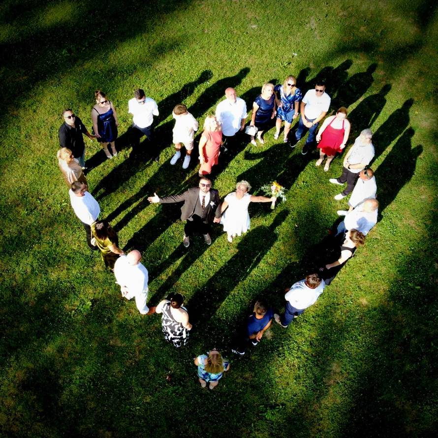 Naš glumac zaprosio je kolegicu u kazalištu, a sad su se vjenčali: Medeni mjesec će biti doma...