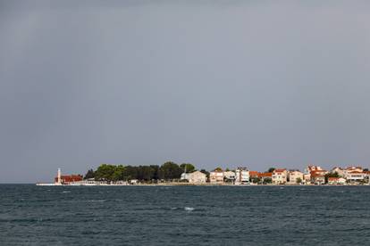 FOTO Kad Boris ugasi svjetlo:  Ovo je Zadar u podne. Čini se kao da je večer. Turisti u šoku