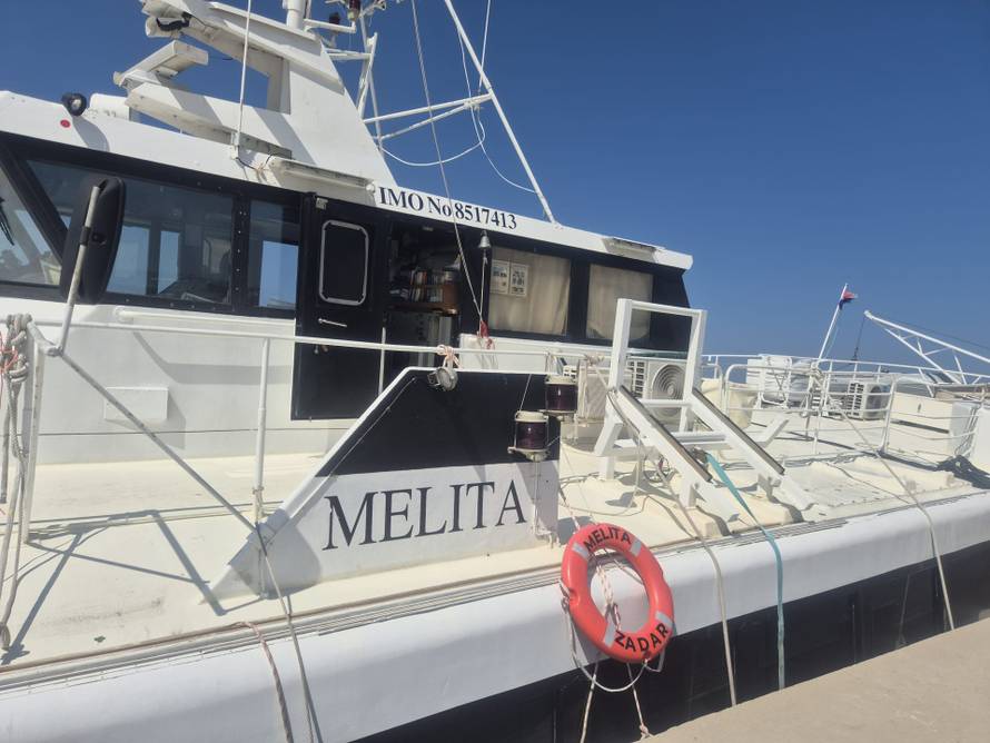 FOTO Tri dana nakon havarije na moru: Katamaran 'Melita' je uspješno dotegljen u Zadar