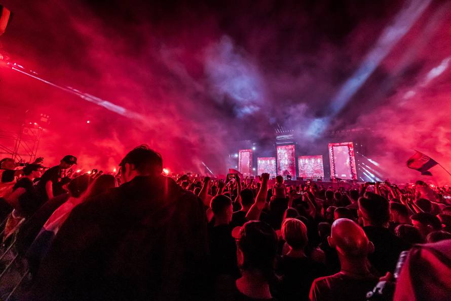 Obožavatelji na velikom koncertu Marka Perkovića Thompsona u Sinju