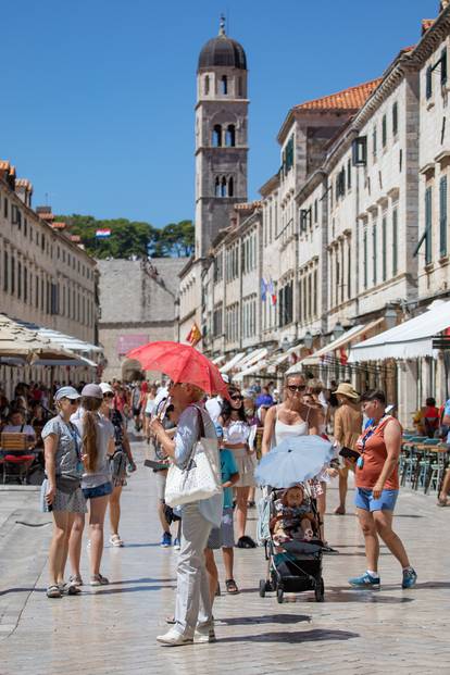 Turisti uživaju u ljepotama Dubrovnika