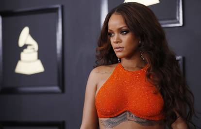 Rihanna otkrila svoju tajnu: Na festivalu partijala ispod maske