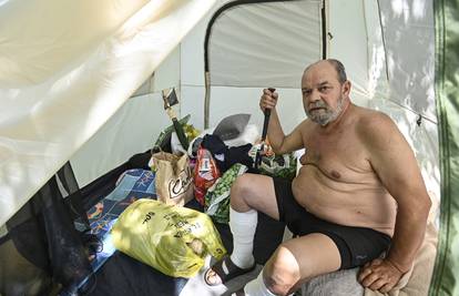Ivan (63): Živim u šatoru na Bundeku; Ministarstvo: 'Poslali smo preporuku da dobije stan'