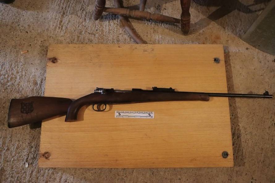 Rambo iz Stupnika! Pogledajte  što su našli tipu u kući! Imao i ručne bombe, TNT... Uhićen je