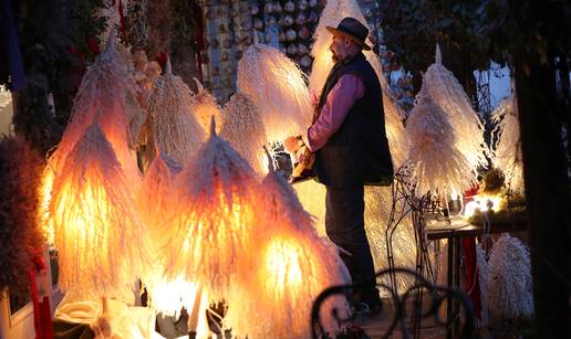 FOTO Bo&zcaron;i&cacute;na drvca od oraha: Topla pri&ccaron;a dolazi iz srca Gruzije