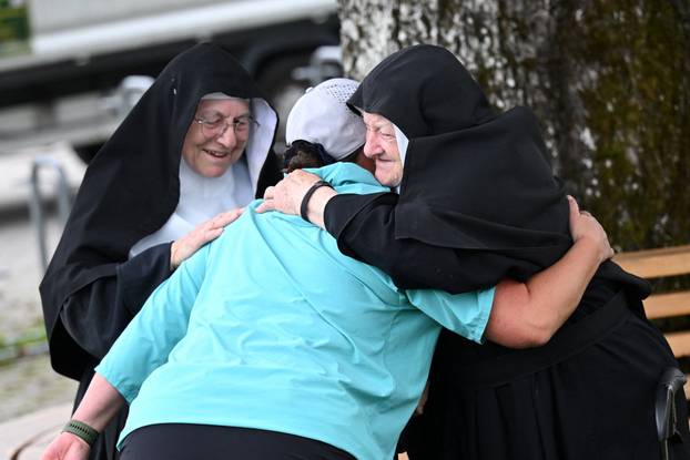 Three nuns occupy their old Goldenstein convent and refuse to move to retirement home, in Elsbethen