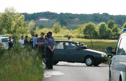 U odvodnom kanalu kod Ozlja našli auto u kojem su dva tijela