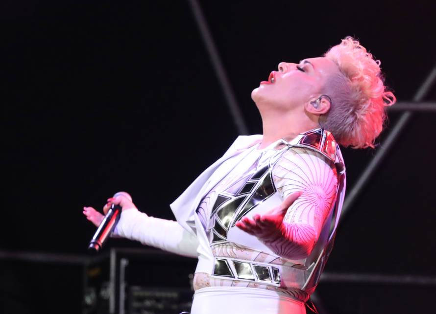 Vodice: Energi?nim nastupom Indira zagrijala publiku 