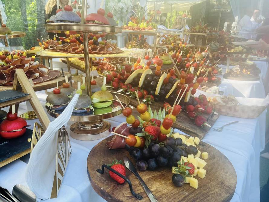 Ispovijest slavonske mladenke: Brena je pjevala duže no što je trebala, Grašo nam je prijatelj...