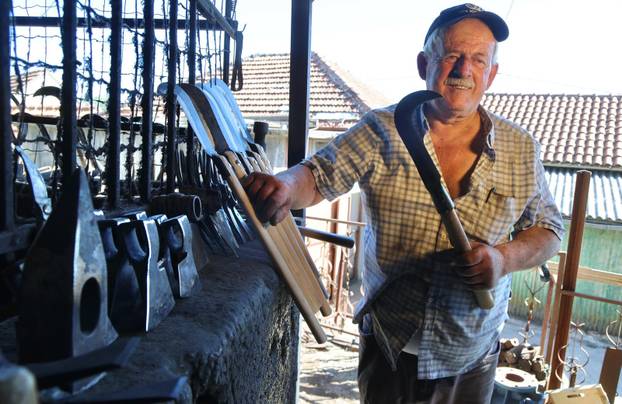 Kovač Nediljko Nogalo iz Slivnog kod Imotskog