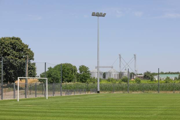 U baranjskom selu od 500 stanovnika sagrađen stadion kakvog nemaju ni neki prvoligaši