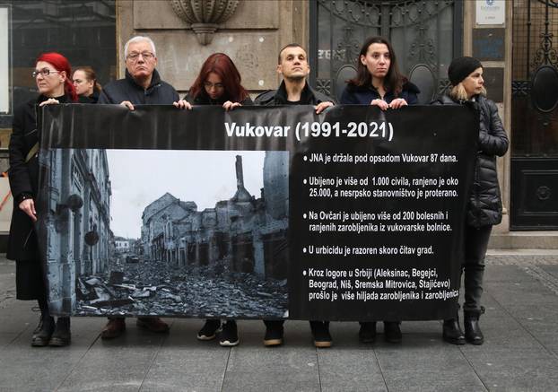 In Knez Mihailova Street, an action in black and silent "We will never forget the crimes in Vukovar" Women in Black, and a stage action "We seek responsibility for camps for Croats in Serbia - 1991/92" was performed.

U Knez Mihailovoj ulici akcija u crni