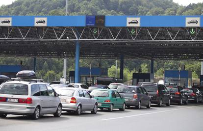 Kiša gotovo u cijeloj Hrvatskoj, ceste mokre, gužva na Macelju