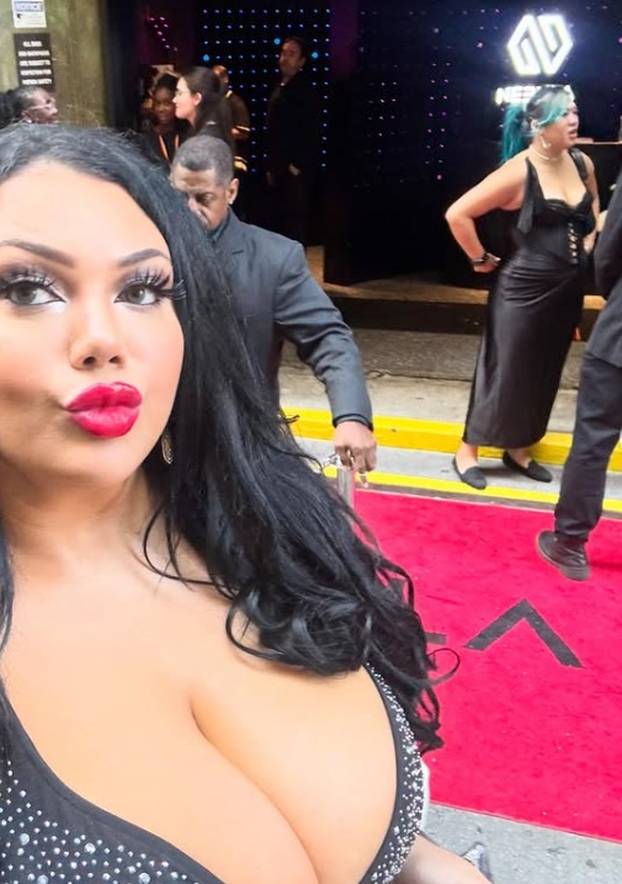 FOTO Bujno, bujnije - Alex! 'Ja sam velika cura.  Zaslužujemo se zabavljati. Znaju me vrijeđati...'