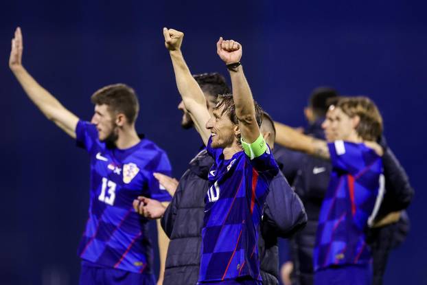 Slavlje hrvatskih igrača nakon pobjede u suretu sa Škotskom