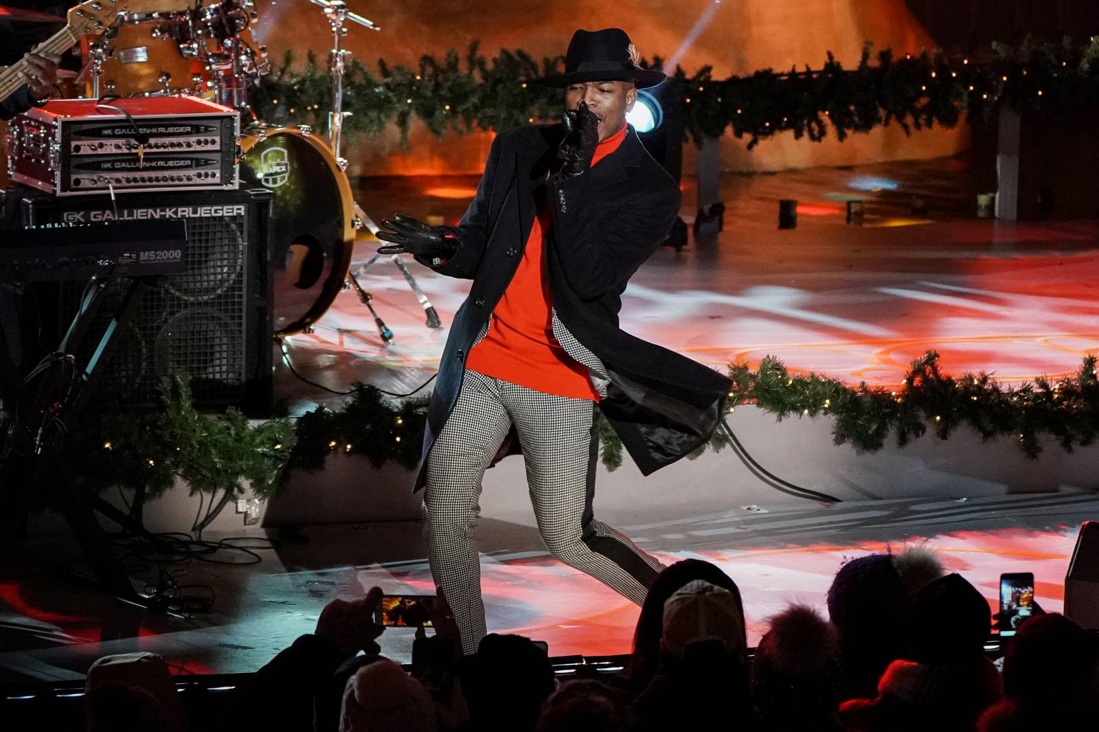 NE-YO performs during the Christmas tree lighting show at Rockefeller Center in the Manhattan borough of New York City