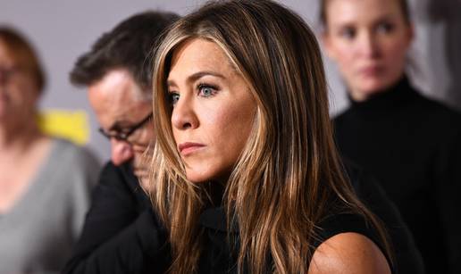 Drama u vili Jennifer Aniston: Muškarac se autom zaletio u ogradu, zgrabilo ga osiguranje