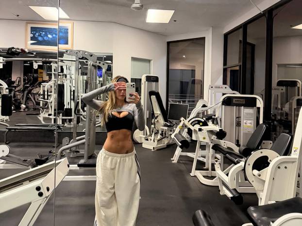 Svjetski prvak ljubi atraktivnu pjevačicu. Uskoro će se vjenčati