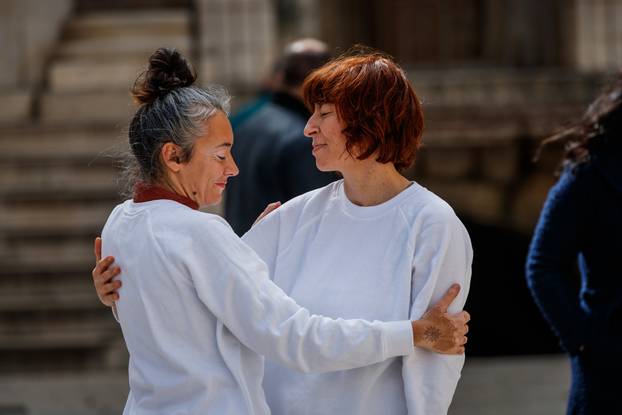 Performans 'Milovanje' na splitskom Peristilu