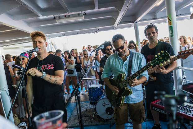 Split: Trajekt Oliver na kojem se održava koncert za vrijeme plovidbe do Vela Luke