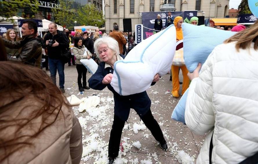 Dvjesto se ljudi potuklo usred Cvjetnog trga i to - jastucima