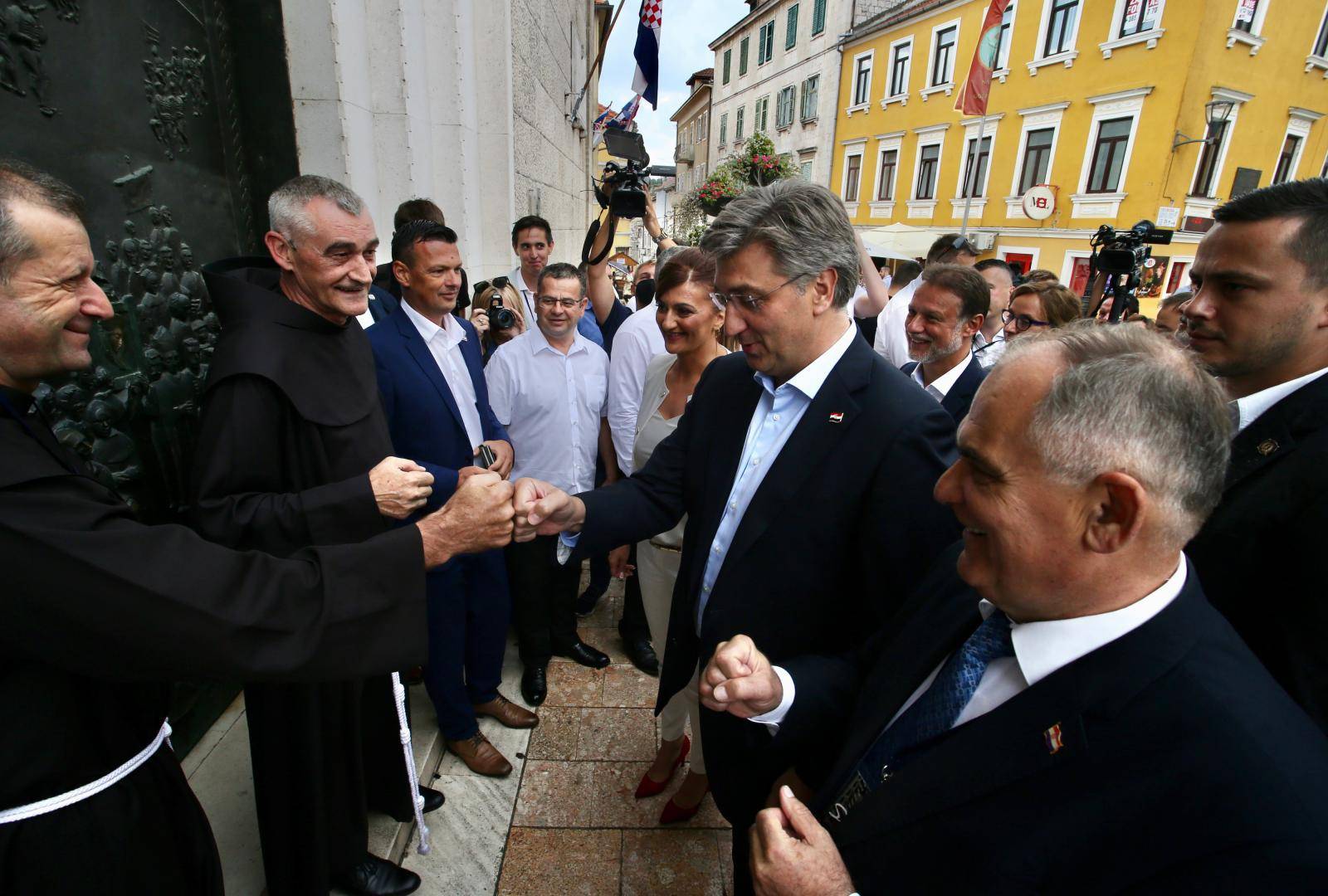 Premijer  sa suradnicima obišao Svetište Čudotvorne Gospe Sinjske