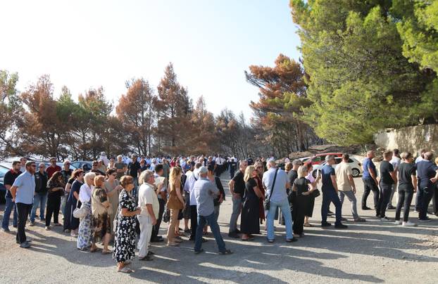 Omiš: Sprovod bivšeg vatrogasnog zapovjednika Drage Lelasa